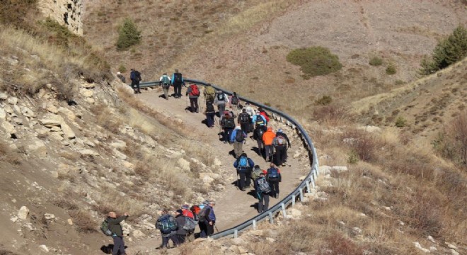 'Öğretmenler Günü' anısına yürüdüler