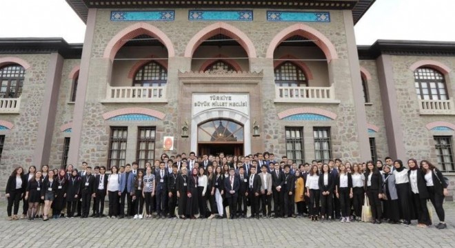 100 liseli genç 1. Meclis'te buluştu