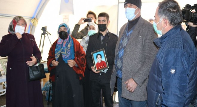 2 aile daha evlat nöbetine katıldı