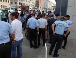 Simitçiyi soymaya çalıştılar