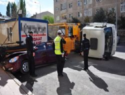 Vinç otomobilin üzerine devrildi