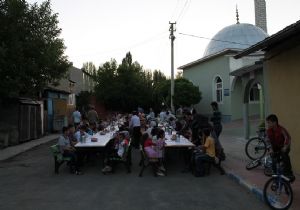 Pazaryolu'nda Çocuk İftarları