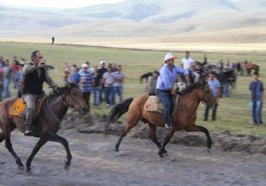  Milli Kültüre Rahvat At yarışması desteği