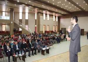 Korkmaz'dan şiir resitali