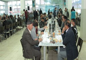 Büyükşehir Kardeşlik Sofrasını Hınıs'ta açtı