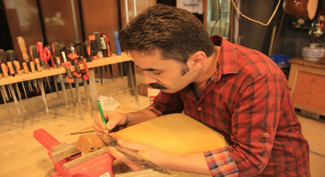 26 yıldır bağlama üretiyor