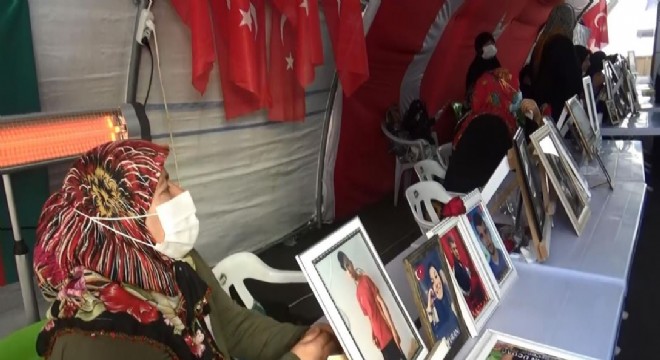 Ailelerin evlat nöbeti 451'inci gününde