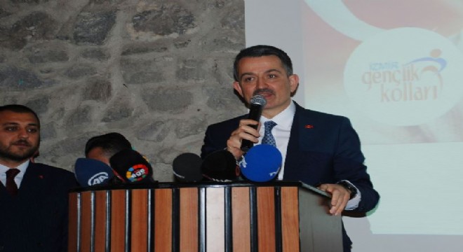 ‘Akif hem âlimdir,  hem ârif, hem şâir'