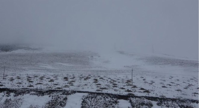 Ardahan'da Mayıs'ta kar sürprizi