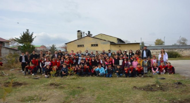 Aşkale'de 100. Yıl anısına 100 fidan