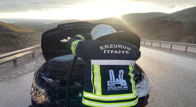 Aşkale yolunda bu kez otomobil yandı