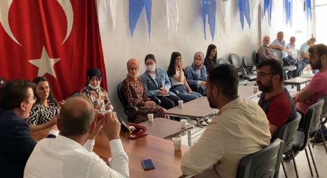 Aydemir Hınıs'ta Gençlik istişaresine katıldı