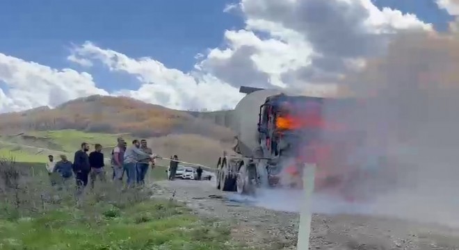 Aziziye'de beton mikseri alev topuna döndü