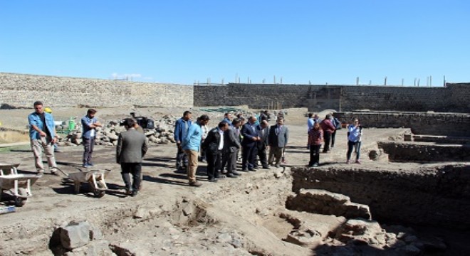 Azizoğlu: ‘Tarihi gün yüzüne çıkarıyoruz'