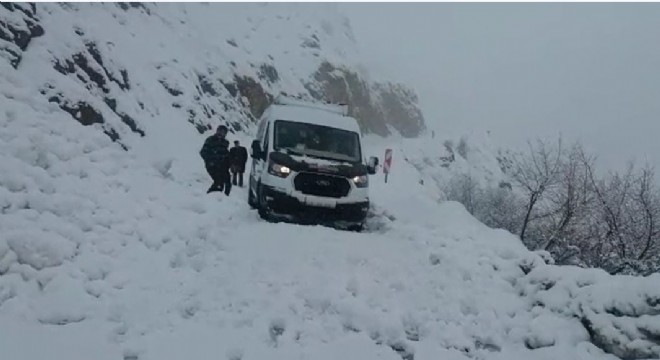 Bingöl yoluna çığ düştü