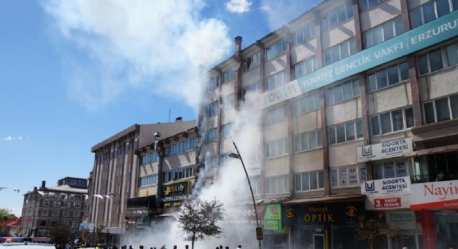 Cumhuriyet Caddesini duman kapladı