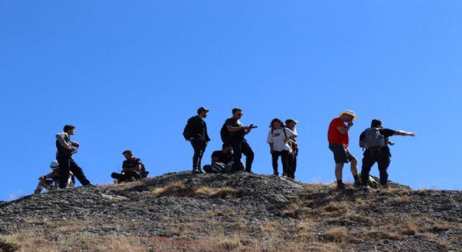 Doğaseverlerin zirveye zorlu yürüyüşü