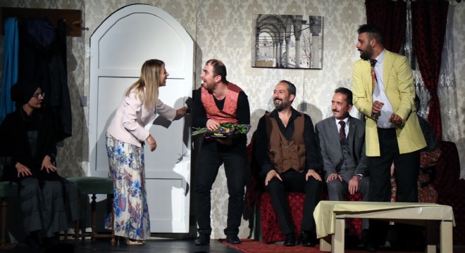 EHT'nin ilk oyunu “Eyvah Sevirem” yoğun ilgi gördü