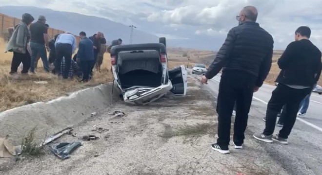 Erzincan yolunda trafik kazası: 4 yaralı