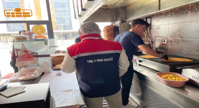 Erzurum'da tavuk dönerciler denetlendi