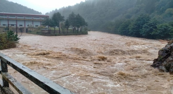 Erzurum yolu İkizdere mevki ulaşıma kapandı