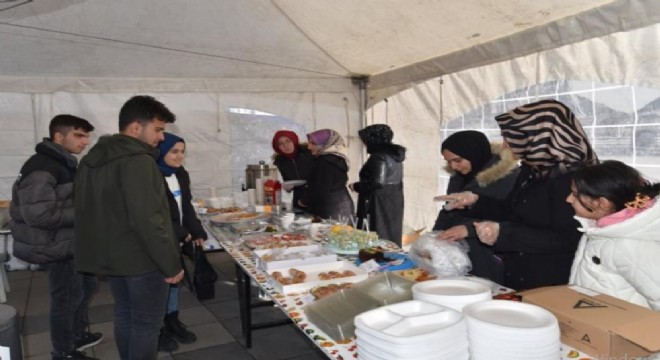 Ev hanımlarından Nene Hatun Camisi Külliyesi'ne destek