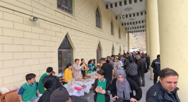 Gazze için hayır çarşısı açtılar