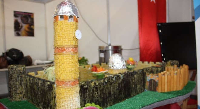 Gıda ürünleriyle Yakutiye'yi resmettiler