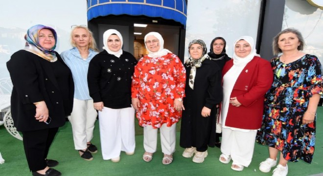 Gönüllü Anneler hayır çarşısı açtı