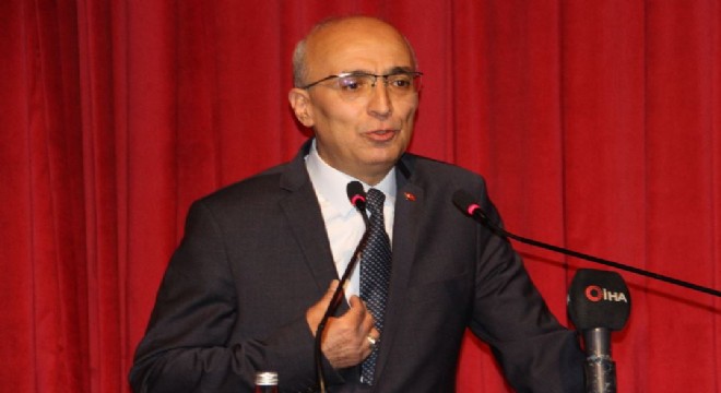 Gülsevin, ‘Dilimizin Kemiği' Türkçe'yi anlattı