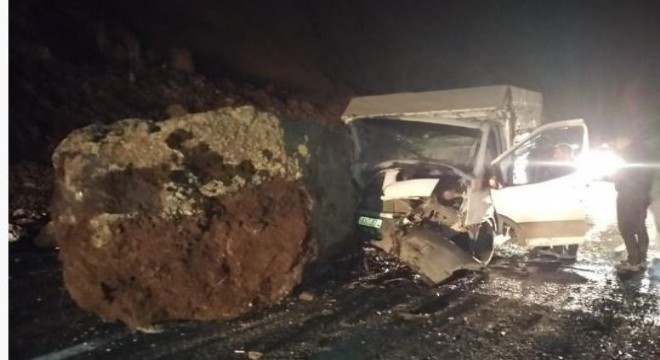 Hınıs yolunda beklenmeyen kaza: 2 yaralı