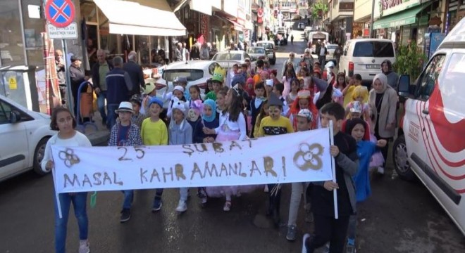 İspir'de Masal Kahramanları sokaktaydı