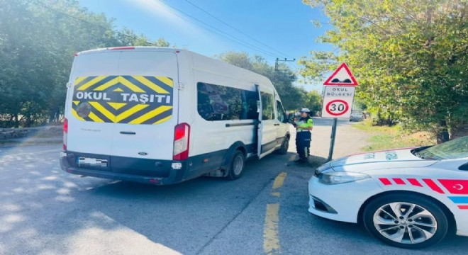 Jandarma okul servis araçlarını denetledi