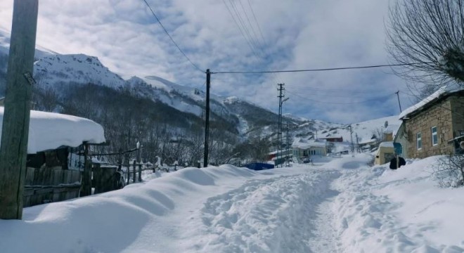 Kar Taşlıçayır'da görsel şölen oluşturdu
