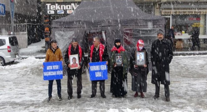 Kar altında evlat nöbeti