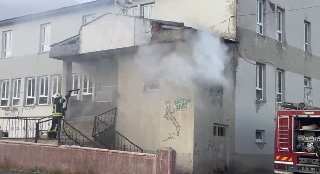 Karayazı Bayraktar'da yangın