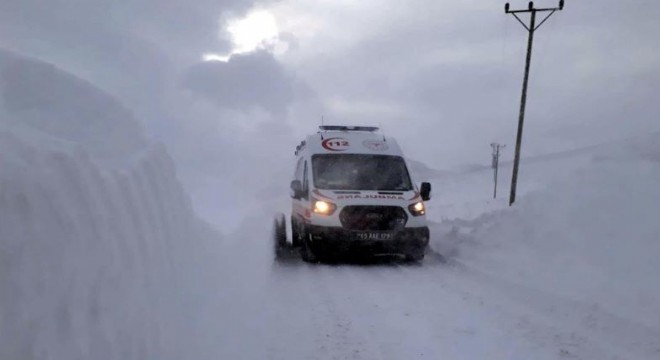 Karayolları ekipleri imdada yetişti