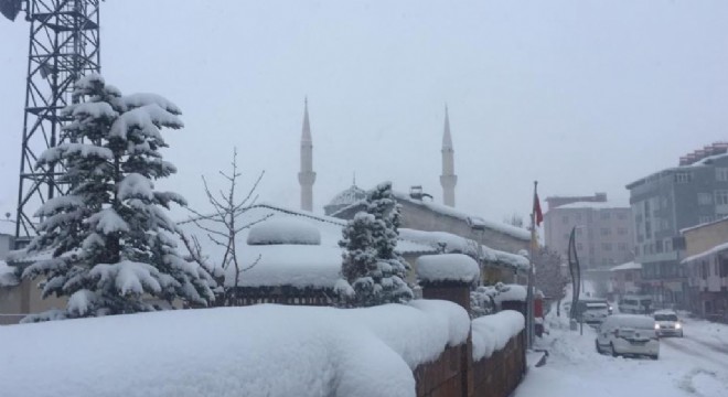 Karda ayın rekoru İspir Ulutaş'ta