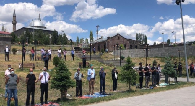 Kars'ta camilerde yağmur duası edildi