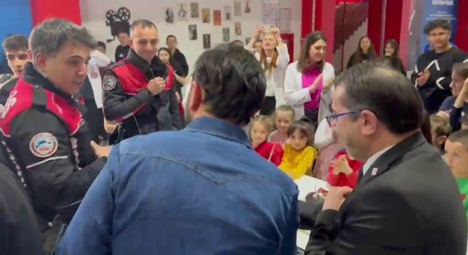 Kavga ihbarına giden polise sürpriz