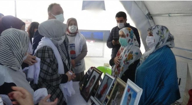 Memur-Sen'den nöbetteki ailelere destek