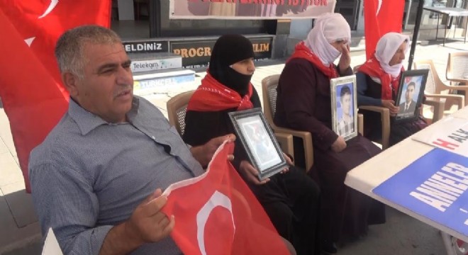 Muş'ta HDP önündeki evlat nöbeti devam ediyor