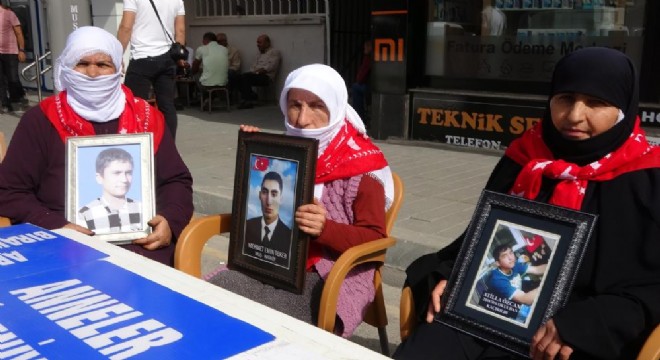 Muş'ta annelerin evlat nöbeti devam ediyor