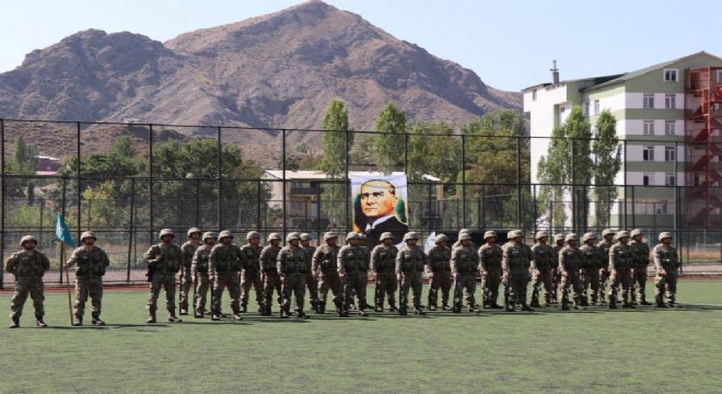 Oltu'da Zafer Bayramı coşkuyla kutlandı