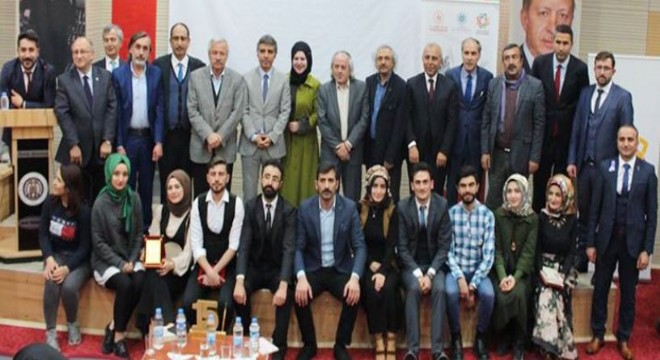 Oltu'da gençler, şairleriyle buluştu