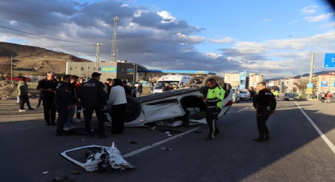 Oltu yolunda trafik kazası: 4 yaralı