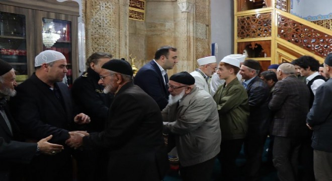 Oltulular Tarihi Aslanpaşa Camii'nde bayramlaştı