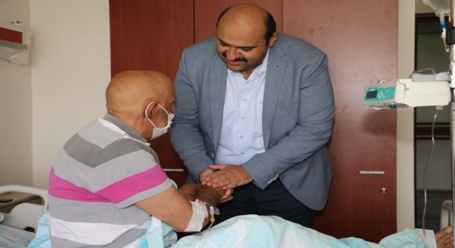 Orhan şehit yakınları ve hastaları ziyaret etti