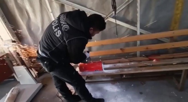 Otobüs bagajında skunk düzeneği: 8 kilo zehir ele geçirildi