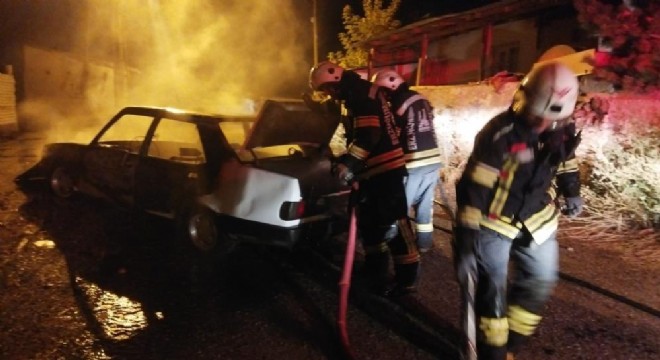 Otomobil alev topuna dönüştü